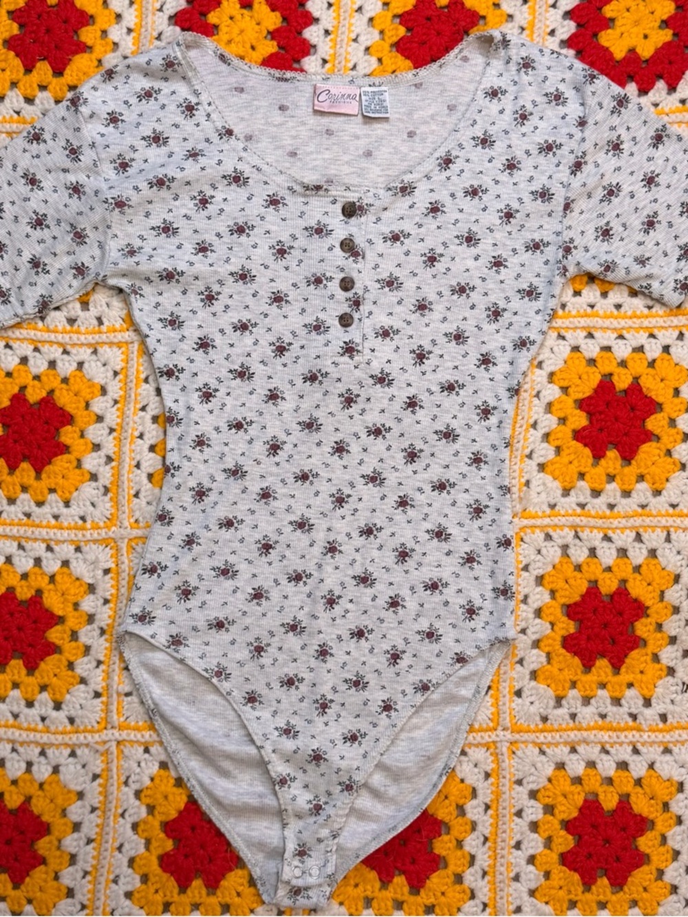 90s Corinna Grey floral bodysuit with button-up front and short sleeves